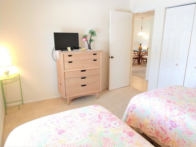 Building Photo - Seasonal Short-Term 2-Bedroom 2-Bathroom 2nd Floor Condo located at Mission Lakes!