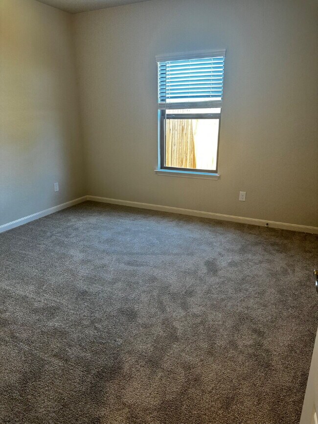 Building Photo - "Charming 3-Bedroom Duplex in San Antonio with Granite Elegance!"