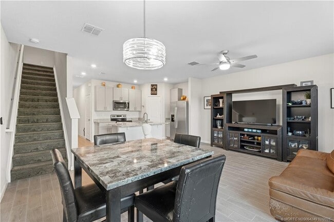 Building Photo - 3931 SE Mentmore Ln