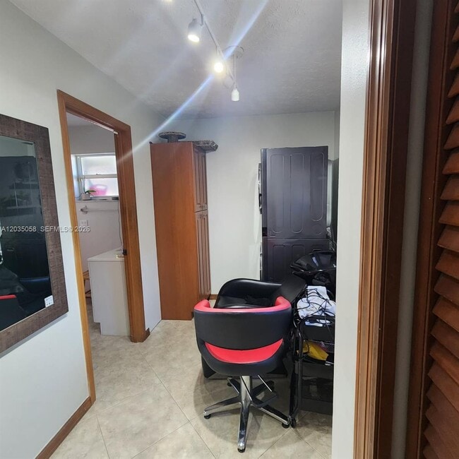 Building Photo - 6101 Palmetto Dr