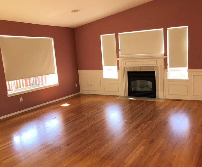 Building Photo - UNIQUE RAMBLER with views in Dockside at Kitsap Lake!