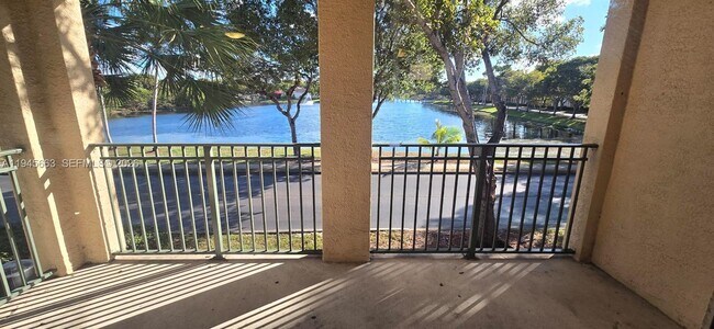 Building Photo - 2589 Centergate Dr