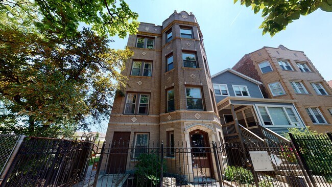 Building Photo - 3057 N Troy St