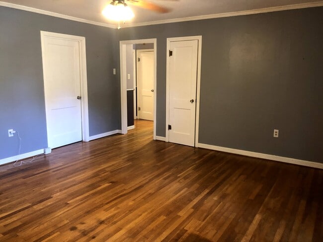 Building Photo - Branch