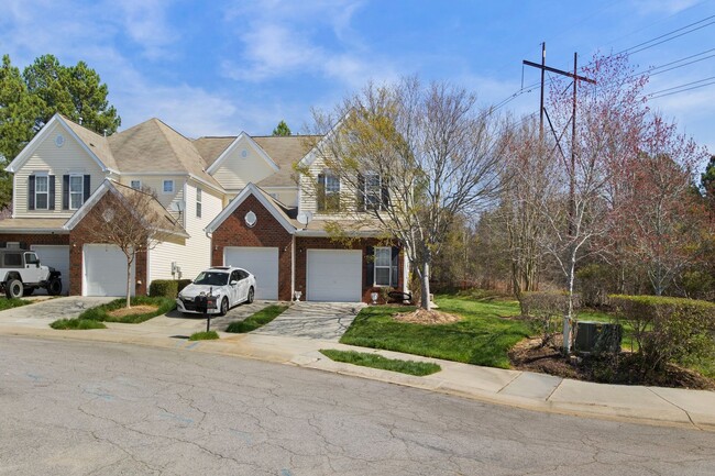 Building Photo - North Raleigh Townhouse with One Car Garage