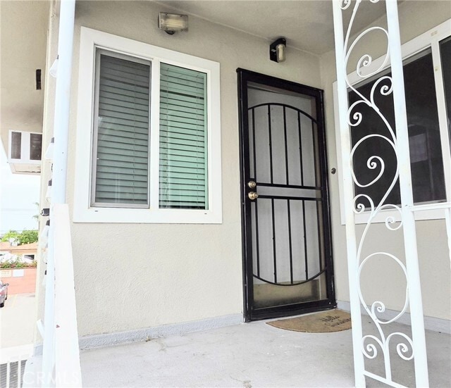 Building Photo - 10527 Western Ave