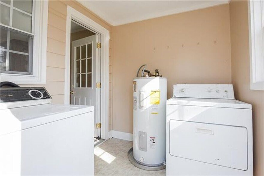 In-Unit Washer/Dryer - 106 Sadler Court