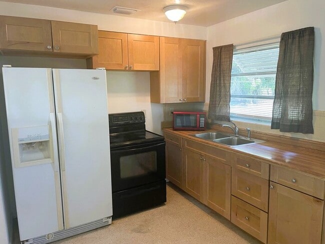 Building Photo - North Fort Myers Single Family Home