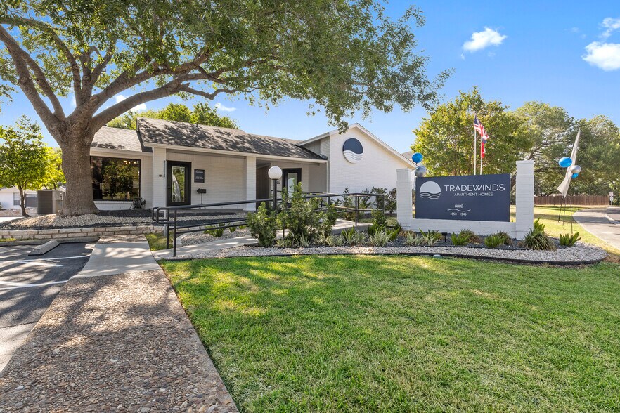 Building Photo - Tradewinds