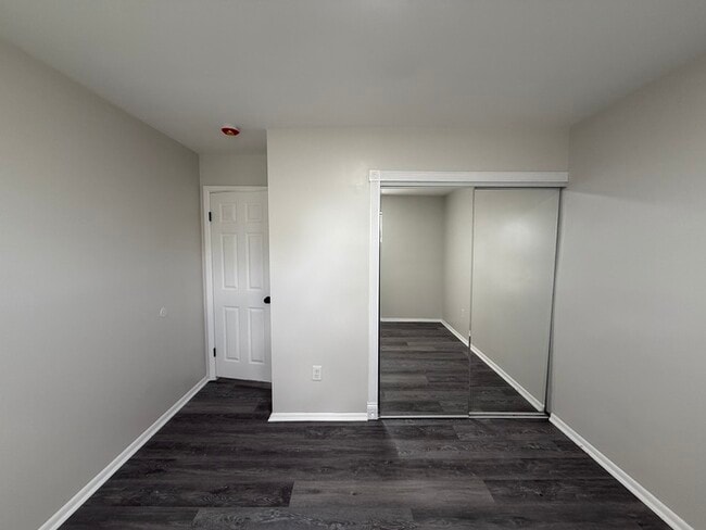Building Photo - 2041 Harbour Dr