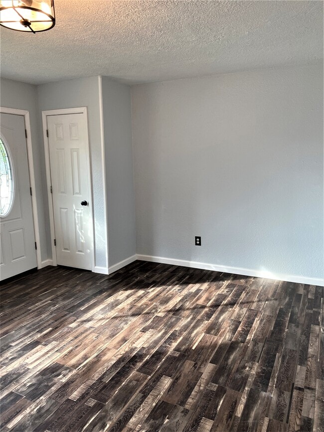 Building Photo - 508 Hickory St