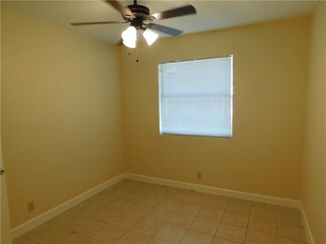 Building Photo - 1500 Mangrum St