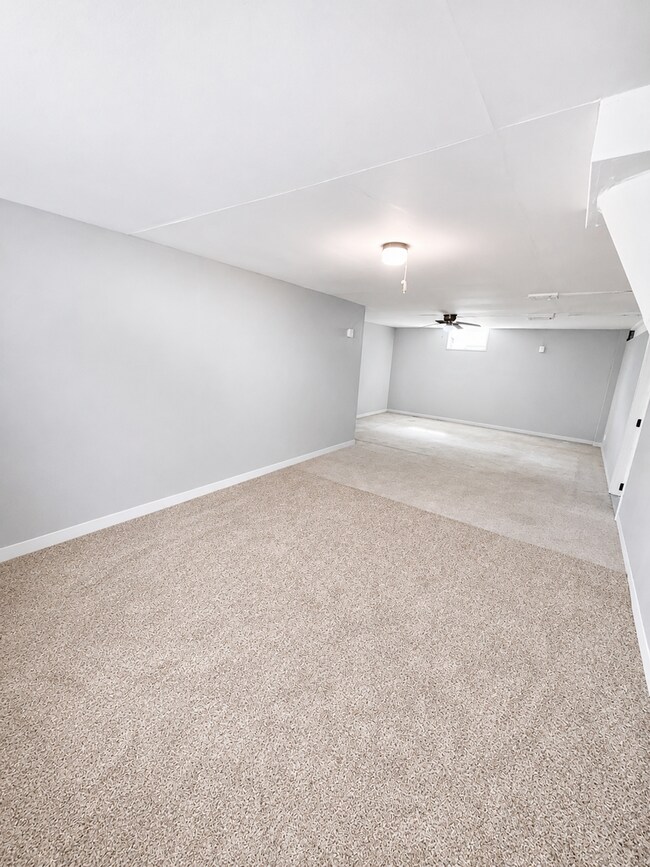 Building Photo - 569 S James Rd