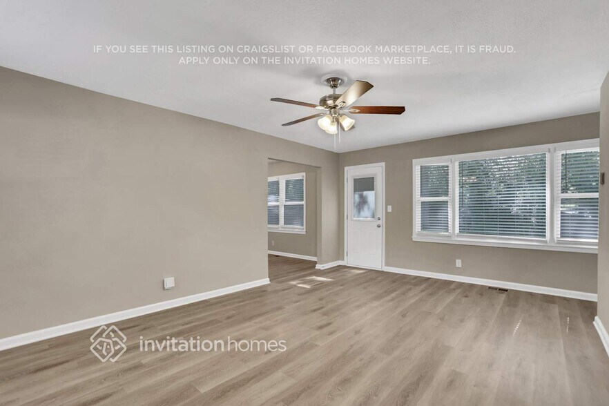 Building Photo - 2922 Meadowview Dr SE