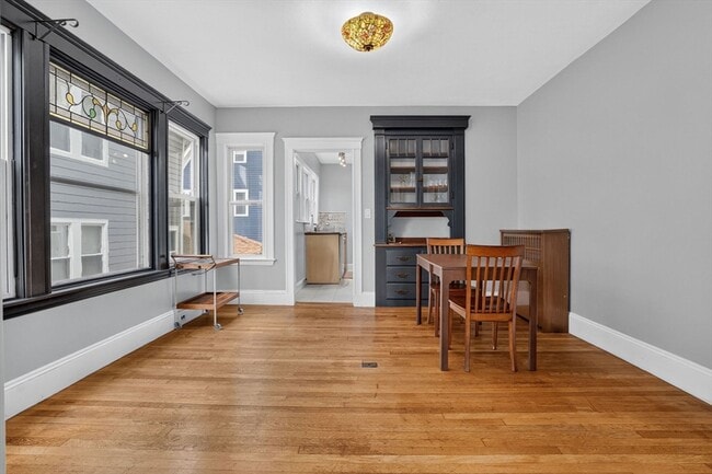 Building Photo - 453 Broadway