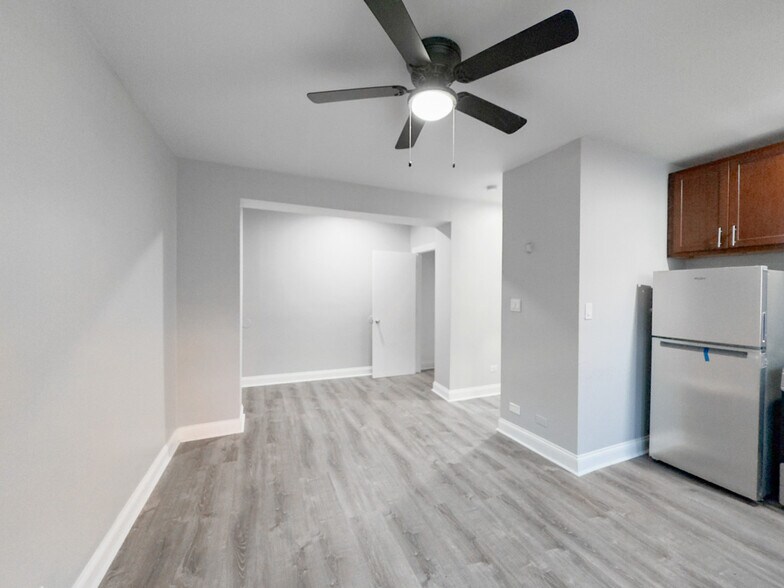 Building Photo - 4031 N Kenmore Ave