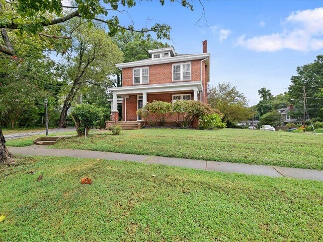 Building Photo - 2701 Barton Ave