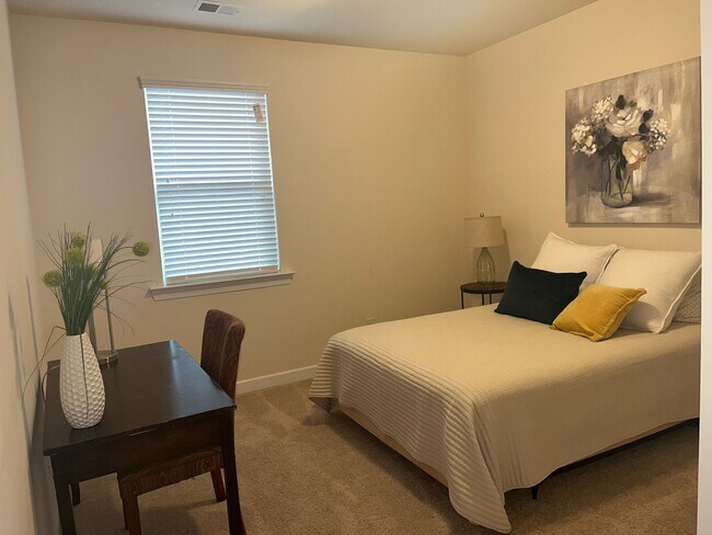 Second bedroom - 5347 Baker Ln