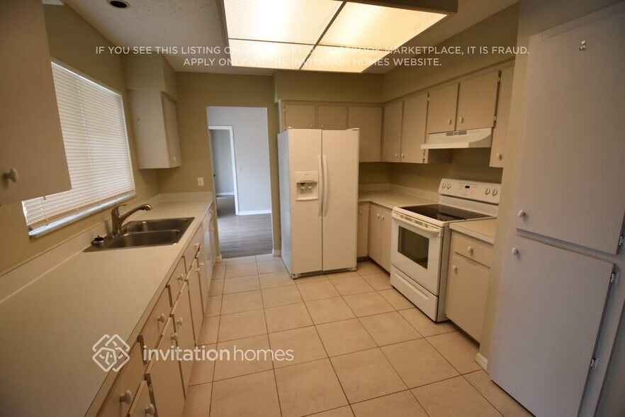 Building Photo - 7115 Queen Palm Cir