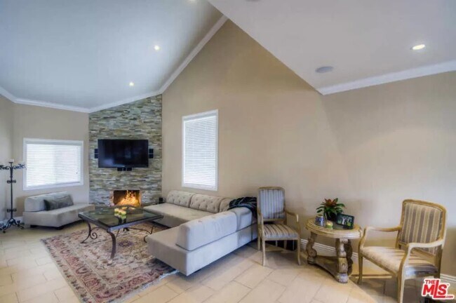 Primary Photo - 4536 Ensenada Dr