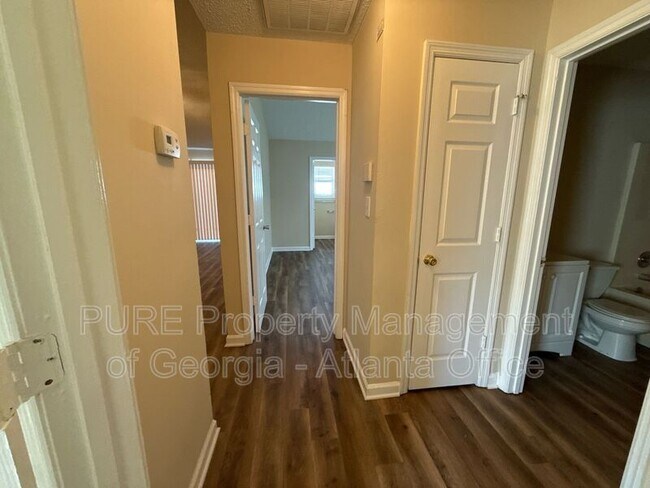 Building Photo - 134 N Ridge Dr