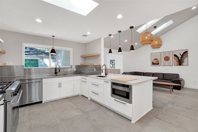 Building Photo - 5226 Kinglet St