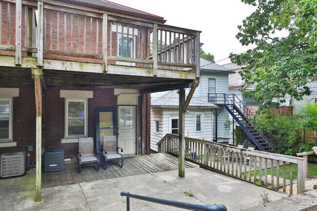 Building Photo - 4 Bedroom North Campus Newly Remodeled House with 2 Decks and Patio