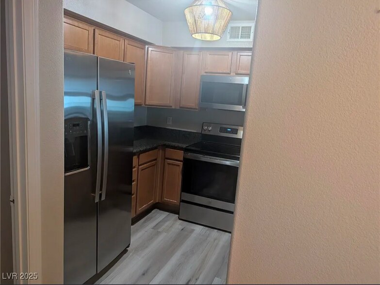Kitchen - 3145 E Flamingo Rd