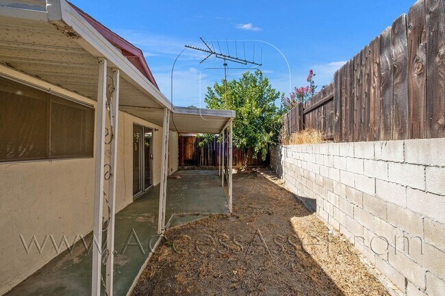 Building Photo - 55+ Community Living – Cozy 2 Bed/1 bath H...