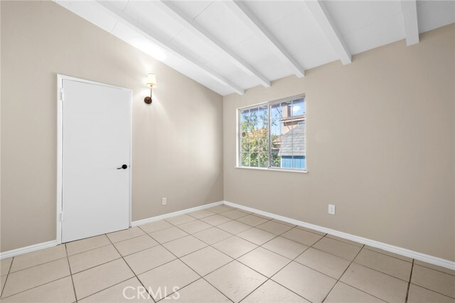 Building Photo - 905 N Holly St