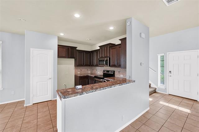 Building Photo - 1300 Land Oak Rd