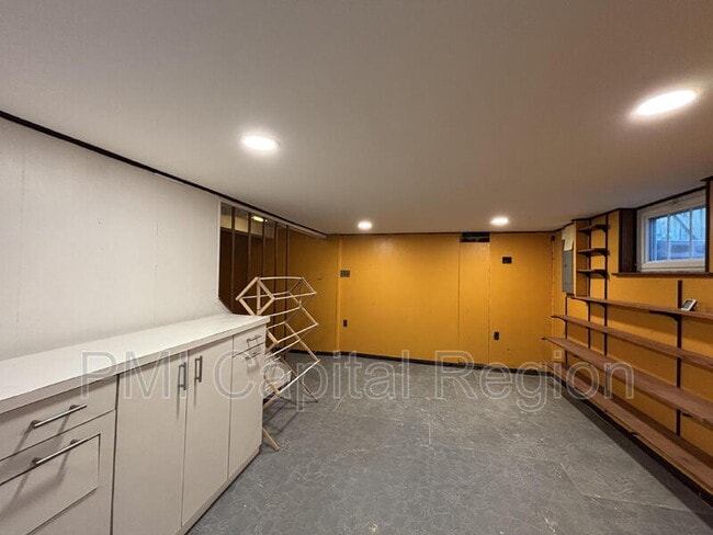 Building Photo - 8710 Maywood Ave