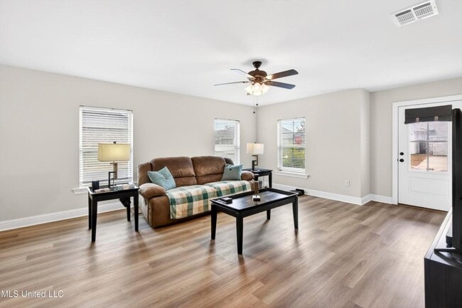 Building Photo - 18102 Evergreen Dr