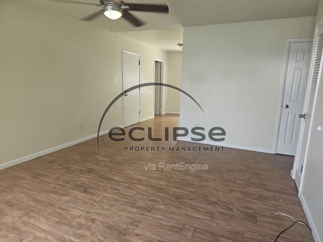 Building Photo - 717 Lee Dr