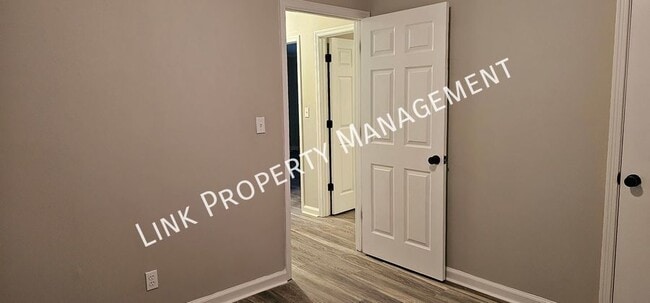 Building Photo - 2310 N Chamberlain Ave