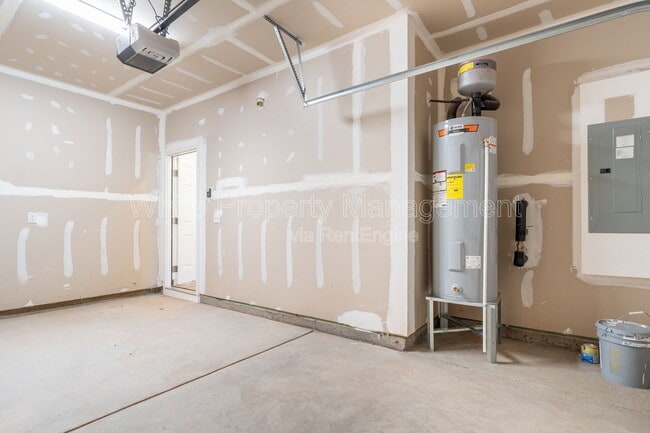 Building Photo - 1556 Cedar Tree Dr