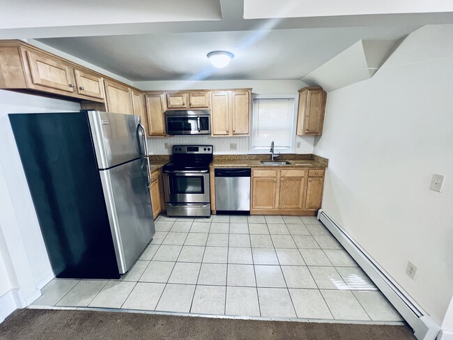 Building Photo - 71 Pembroke Ave