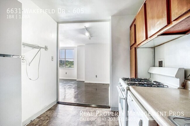 Building Photo - 6631 Wakefield Dr