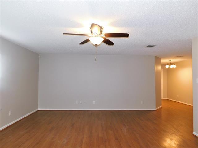 Building Photo - 1404 Wenatchee Dr