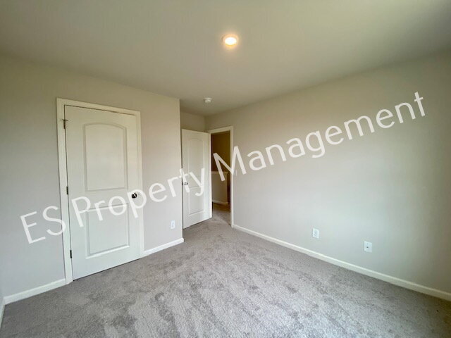 Building Photo - Gorgeous 5 Bedroom 3 Bathroom New Build in Muncie!