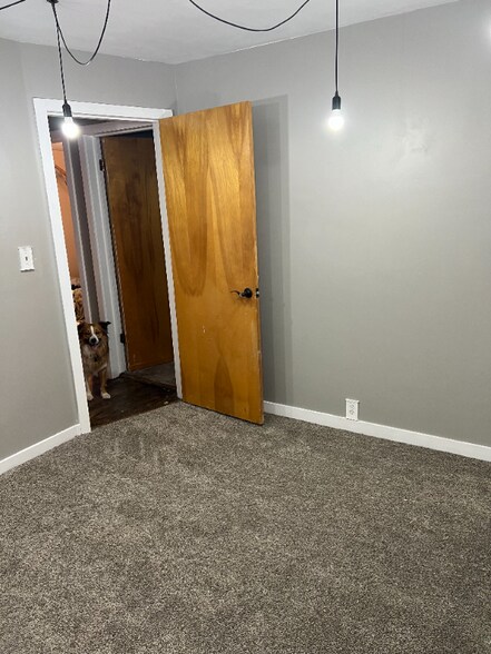 Building Photo - 5549 S 2700 W