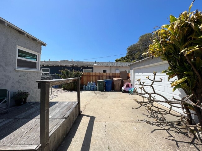Building Photo - 3 Bedroom Midtown Ventura 1938 Charmer!