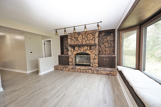 Building Photo - 661 Sycamore Dr