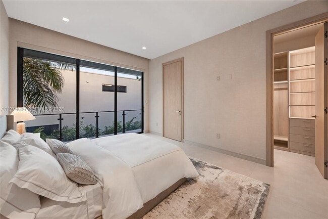 Building Photo - 723 NE 77th St