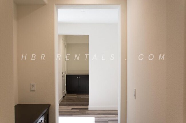 Building Photo - Ellis Neighborhood  | Spacious Single-Stor...