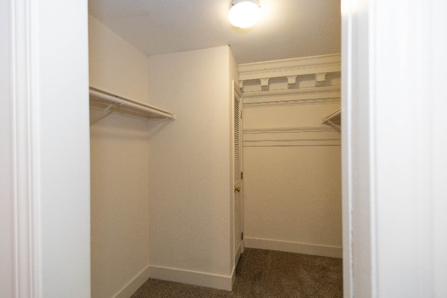 Building Photo - 523 N Bertrand St