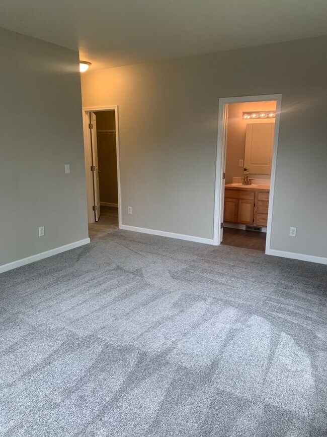 Building Photo - 2207 S 252nd Pl