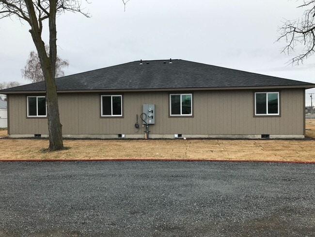 Building Photo - December Rent FREE w/ 12m Lease! Newer Construction Duplex!!