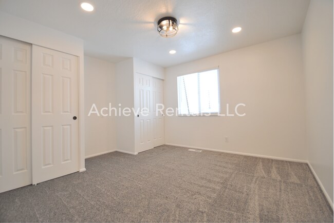 Building Photo - 941 N 350 E