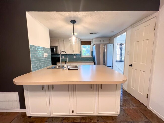 Building Photo - 8519 Shenandoah Dr